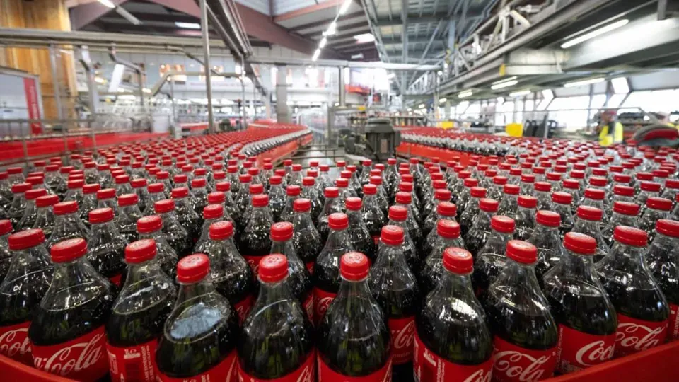 По словам генерального директора, тарифы Трампа на алюминий могут привести к тому, что Coca-Cola будет использовать больше ПЭТ