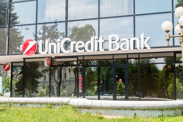 UniCredit более чем наполовину уменьшил свою деятельность в России
