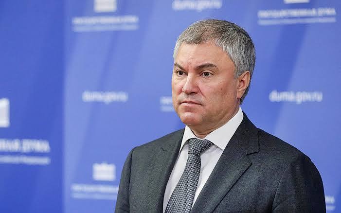 Как сообщил Володин, закон, разрешающий использование порошка из личинок в производстве продуктов питания, стал ответом на санкции, которые Запад ввёл против России