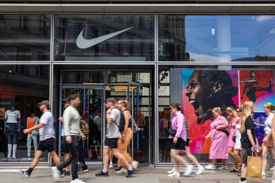 Рекламная кампания Nike в рамках Супербоула LIX вызывает бурные эмоции, но не у всех поклонников бренда