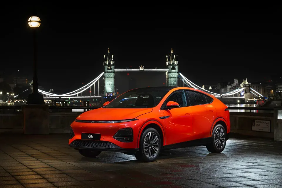 Компания XPENG сообщает о начале своей деятельности в Великобритании. Она представляет инновационные решения в сфере мобильности, включая первое в мире транспортное средство с искусственным интеллектом и летающий автомобиль