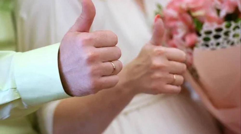 В парламенте обсуждается проект закона, который предполагает введение финансовой поддержки для пар, отмечающих 30-летний юбилей совместной жизни