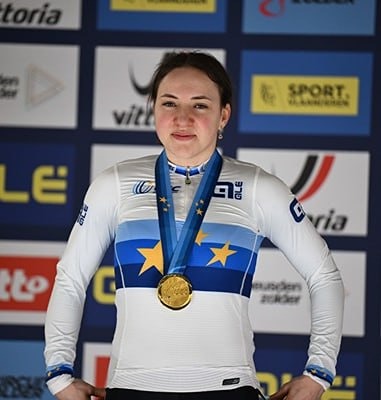 Российская спортсменка Яна Бурлакова одержала победу на чемпионате Европы по велоспорту на треке