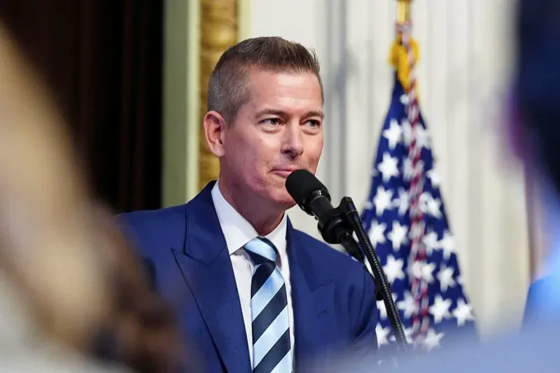 Министр транспорта США настаивает на встрече с генеральным директором компании Boeing, чтобы обсудить вопросы безопасности