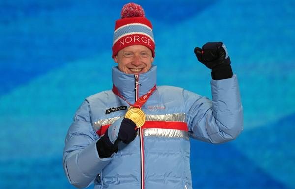 Норвежский спортсмен Йоханнес Бё стал обладателем нового достижения в истории биатлона, выиграв наибольшее количество золотых медалей на мировых первенствах