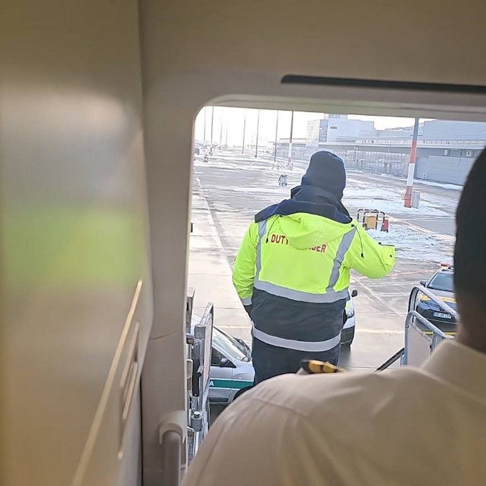 Самолёт, на котором летели россияне, следовавшие из Египта в Калининград, был вынужден совершить незапланированную посадку в польском городе Познань из-за сложных погодных условий