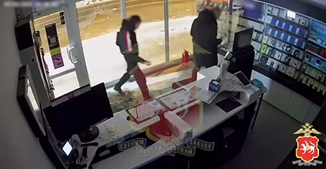 Преступники, потерпевшие неудачу, совершили кражу в магазине электроники, унеся с собой лишь копии товаров