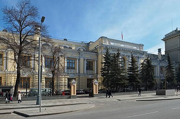 По прогнозам Банка России, в 2025 году инфляция составит 7–8%, а в 2026 году — 4%