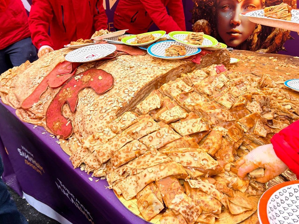 В рамках празднования Масленицы в Петропавловской крепости Питера будет приготовлен гигантский блинный пирог весом 500 килограммов