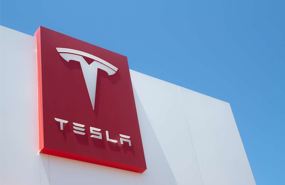 Компания Tesla инициировала отзыв 380 тысяч автомобилей в Соединённых Штатах из-за неполадок в системе усилителя рулевого управления