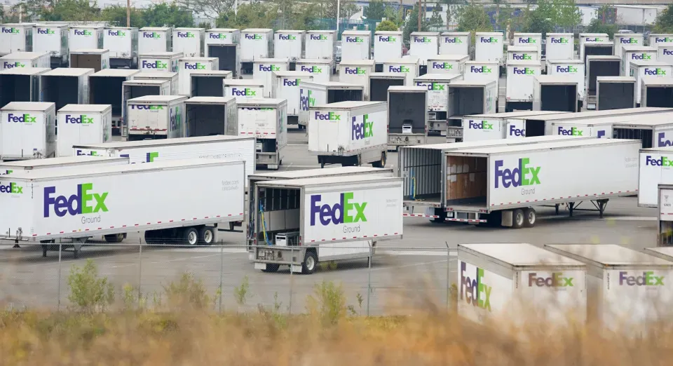 FedEx завершает обмен долга