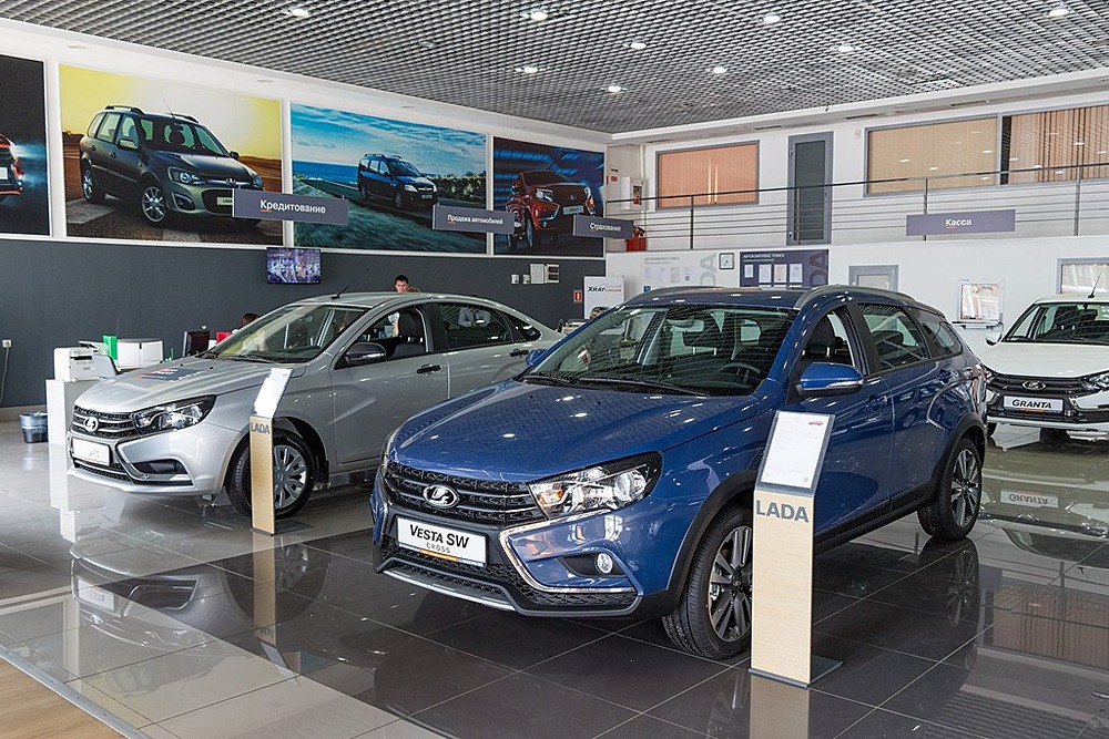 Жители России всё меньше приобретают машины российского производства.