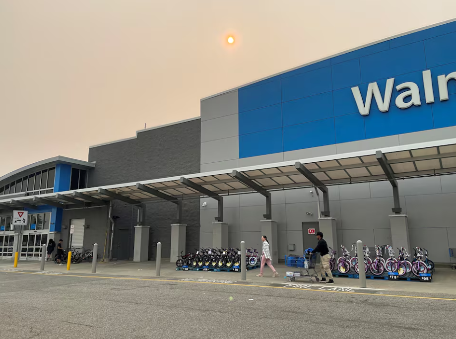 Потребительские расходы в США снижаются на фоне растущих долгов