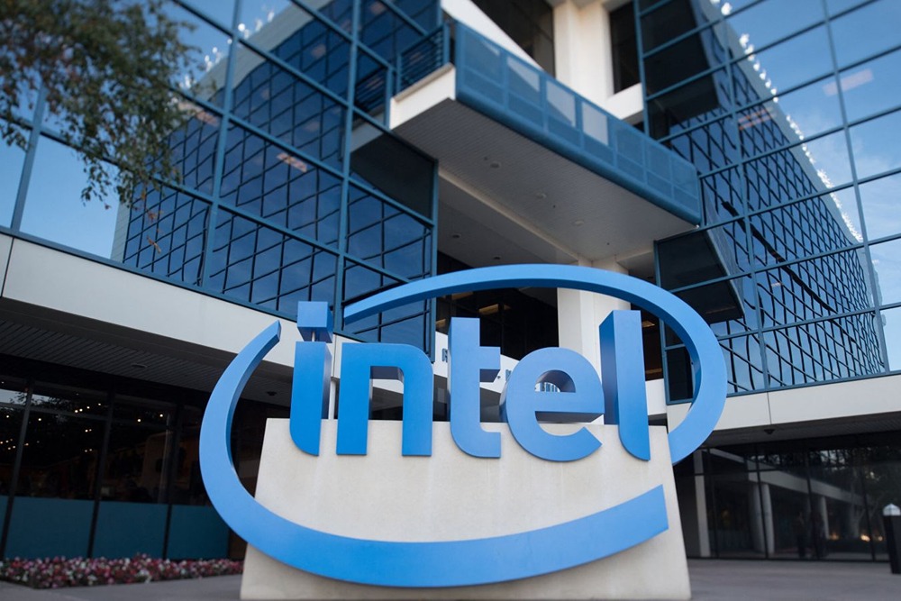Глава компании Intel выступает перед своими заказчиками