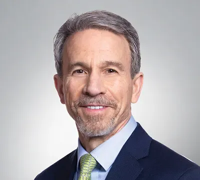 Почему в компании CATERPILLAR произошла смена руководства?