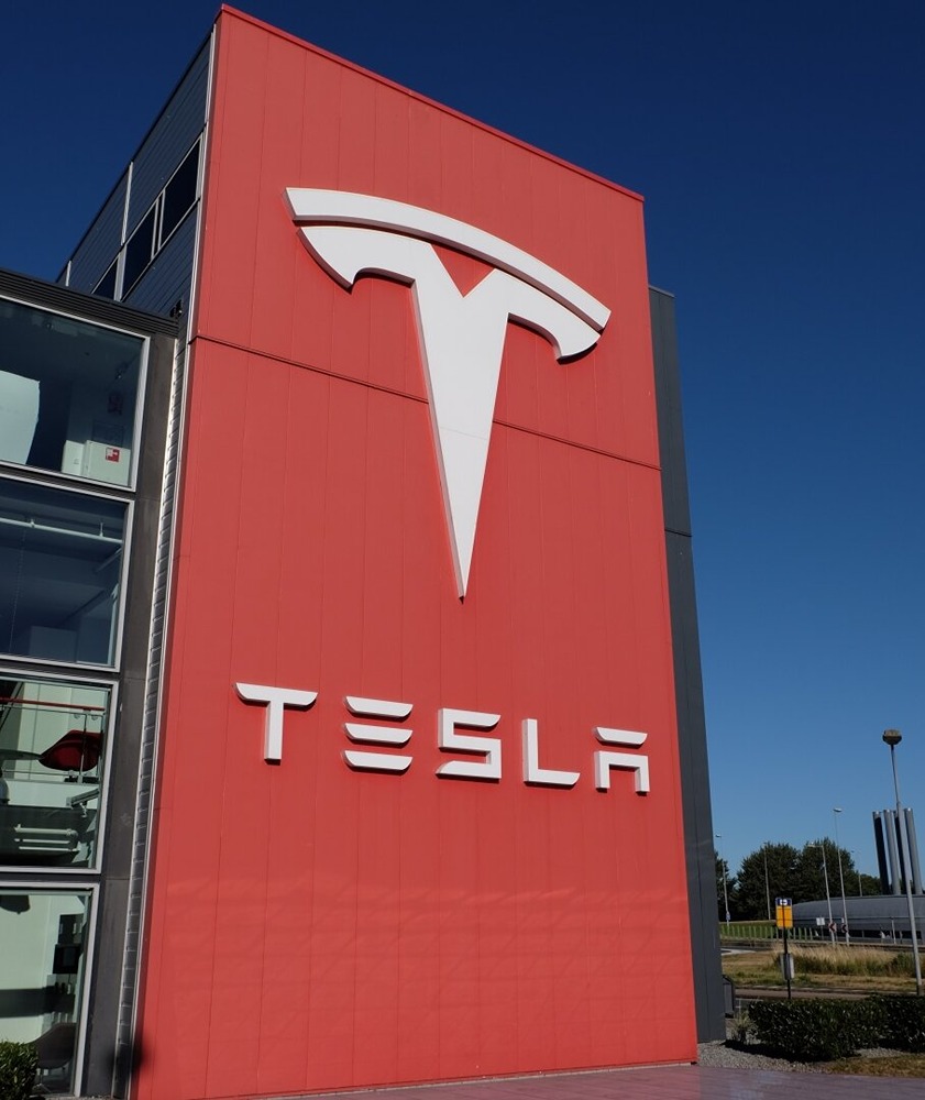 Целевые показатели Tesla снижены