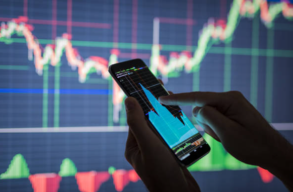 Когда возобновилась торговля на срочном рынке после приостановки?