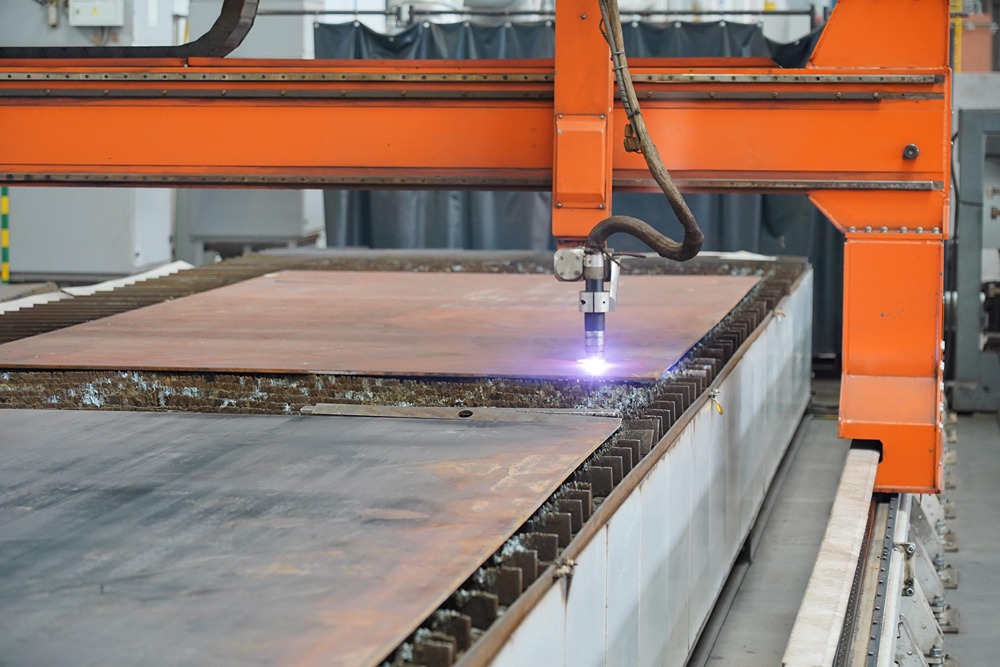 Какие инновации внедряет Тюменский ремонтно-механический завод для повышения эффективности работы нефтепроводов?