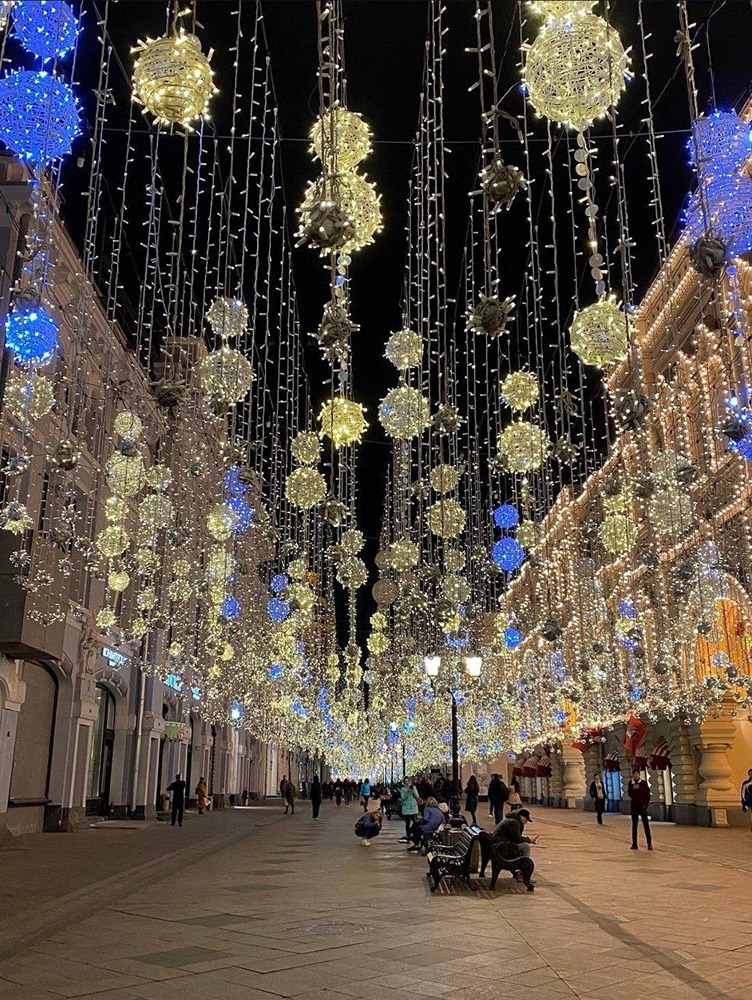 На Никольской улице убрали светодиодные гирлянды