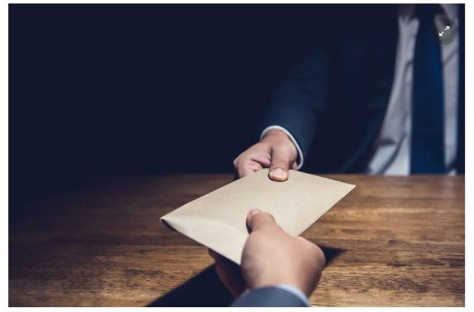 Какая самая популярная взятка в России?