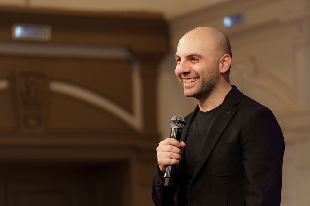 Почему миллиардеры уходят в офлайн?