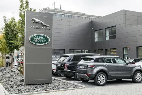 Jaguar Land Rover возобновил поставки в США