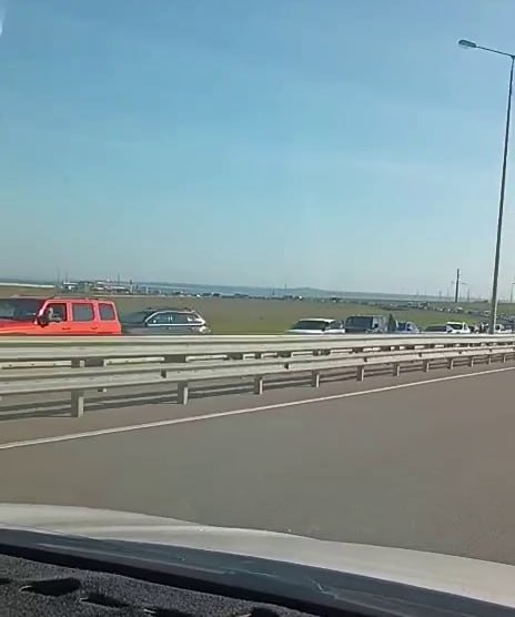 Почему пробка на Крымском мосту?