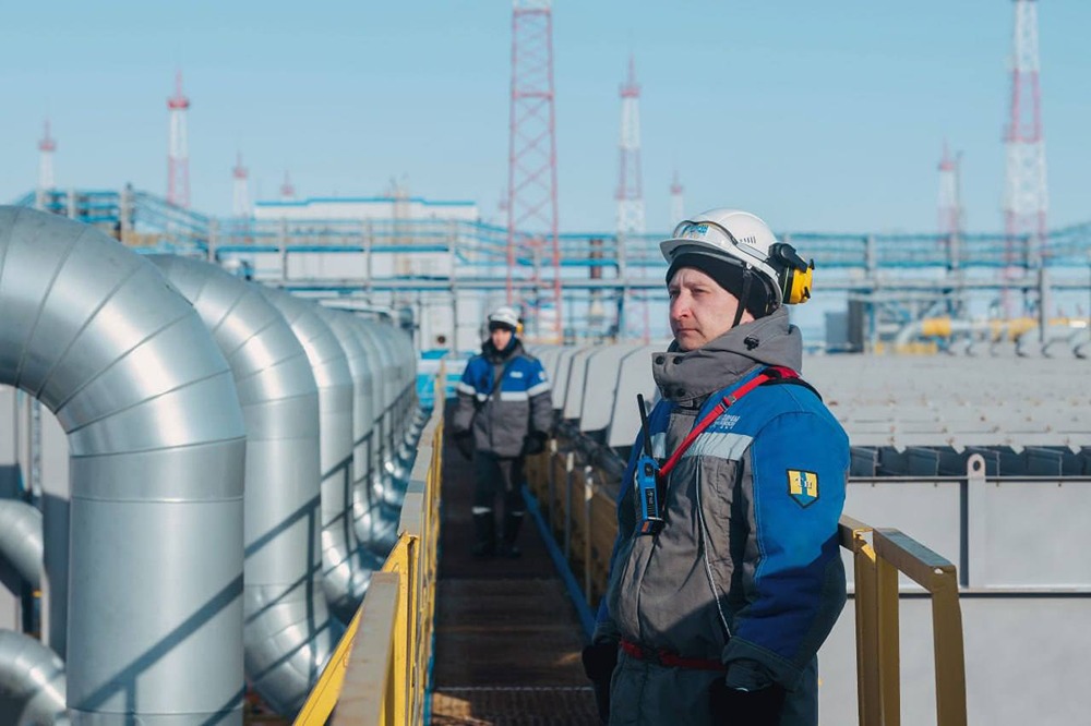 Как холодная погода повлияла на поставки газа Газпромом в апреле 2025 года?