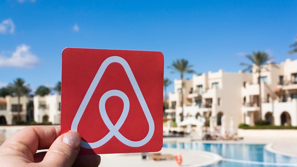 Какие прогнозы у Airbnb?