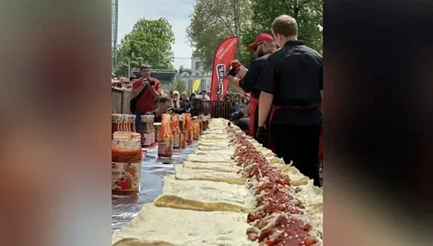 Где приготовили гигантскую шаурму?