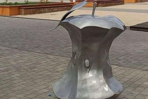 Какой памятник установили в Мичуринске?