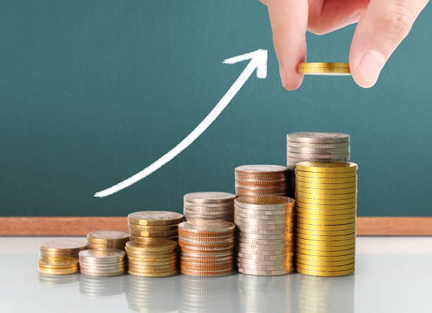 Почему выдачи ипотеки и автокредитов в России выросли на 11% в апреле 2025 года?