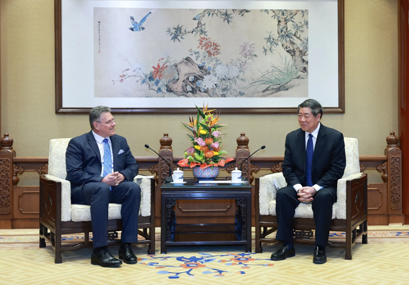 Китай укрепляет связи с Европой на фоне новых санкционных угроз