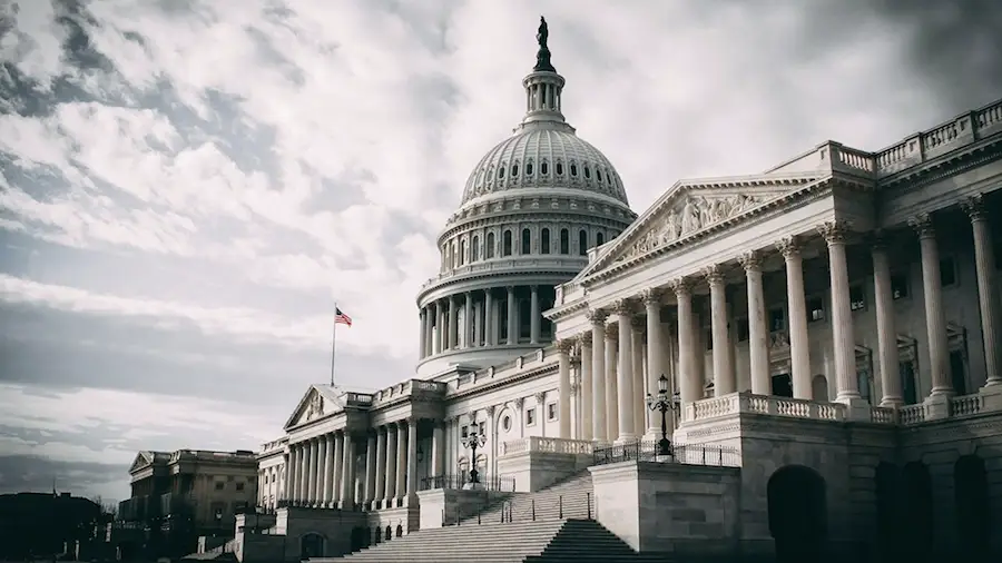 Законопроект о регулировании стейблкоинов в США: что нужно знать о Genius Act и его возможном влиянии на мировой крипторынок?