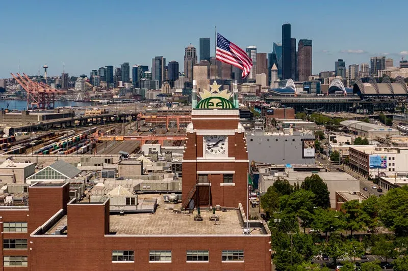 Starbucks ищет корпоративного пилота с зарплатой до 360 300 долларов для управления самолётом компании