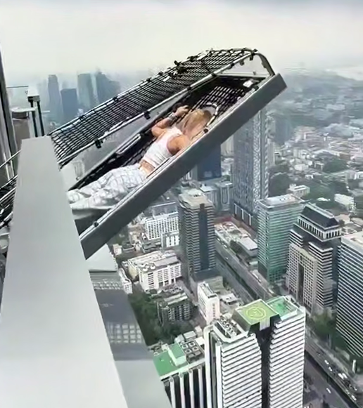 Экстремальный аттракцион на 75-м этаже King Power Mahanakhon Tower запустили в Бангкоке