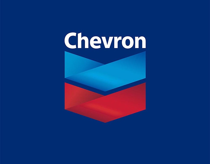 Chevron планирует уволить почти 800 сотрудников в Техасе в рамках глобальной стратегии сокращения штата до 20% к 2026 году