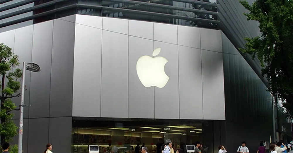 Акции Apple снизились после рекордных доходов App Store: рост разработчиков, антимонопольные споры и перспективы бизнеса