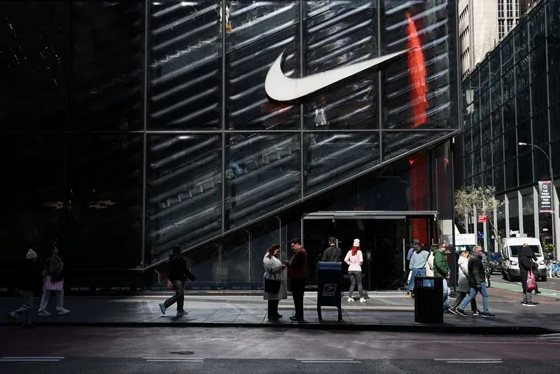 Джон Хоук, главный директор по инновациям Nike с 1992 года, уходит на пенсию после реструктуризации и назначения нового руководства