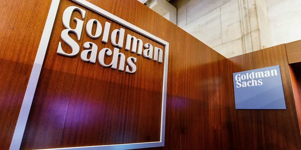 Goldman Sachs рекомендует золото и нефть как инструменты хеджирования инфляции и защиты портфелей 60/40 в условиях нестабильности США