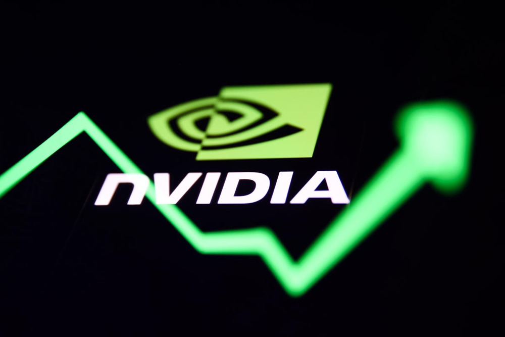 Nvidia превзошла ожидания по продажам ИИ-чипов, несмотря на экспортные ограничения США в Китай — ключевые новости и прогнозы