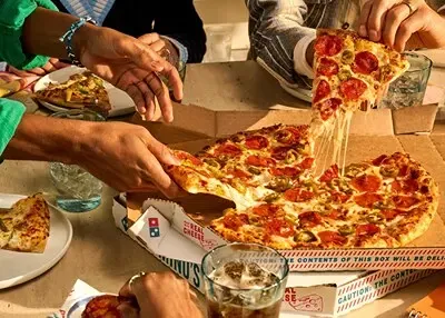 Domino's Pizza проводит летнюю акцию: большие пиццы с двумя начинками по цене $6,99 с 2 по 8 июня