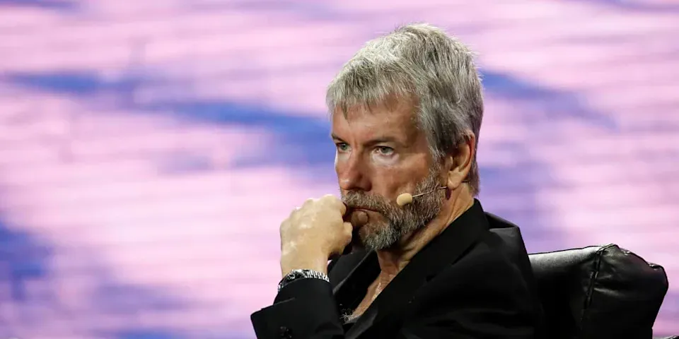 MicroStrategy увеличила свои криптоактивы: приобретение 705 биткоинов на сумму $75,1 млн после превышения 580 000 единиц