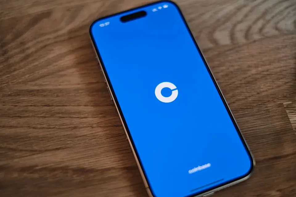 Coinbase оспаривает иск штата Орегон о продаже незарегистрированных ценных бумаг: борьба за регулирование криптовалют на федеральном уровне