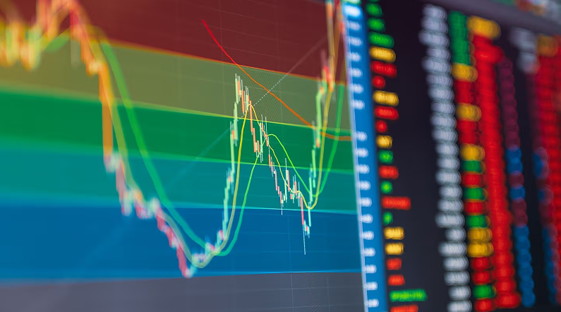 Биткоин удерживается около 105 тысяч долларов на фоне неопределённости