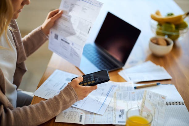 Росстат сообщает о рекордных зарплатах, а россияне — о росте финансовых проблем