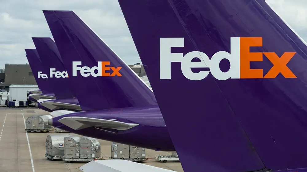 FedEx получила сертификат CEIV Pharma от IATA, подтверждающий лидерство в фармацевтической логистике и высокие стандарты качества