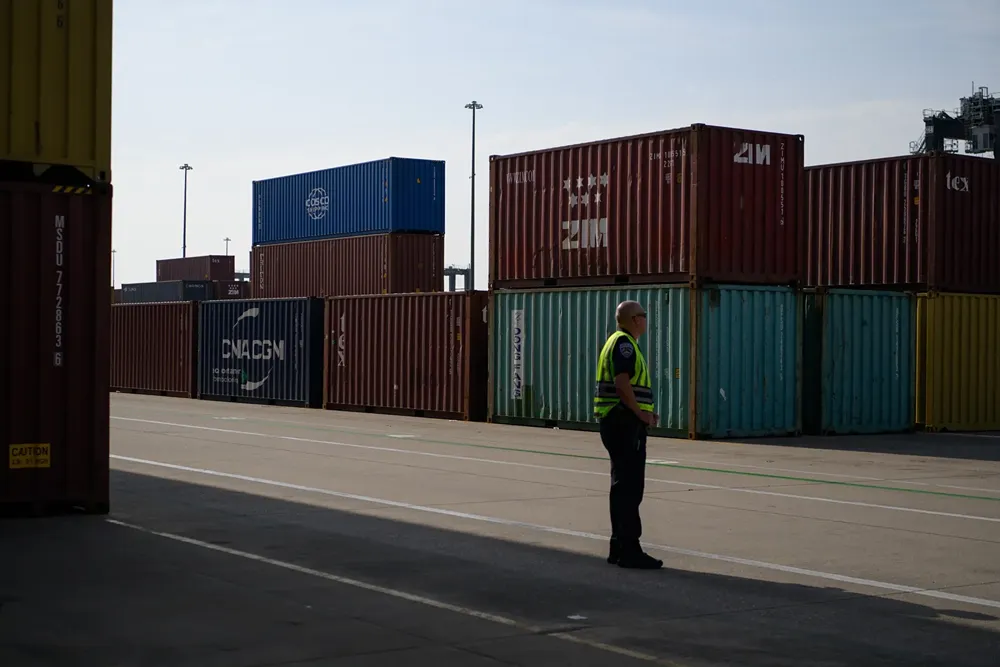 Дефицит торгового баланса США сократился на 55% до $61.6 млрд.