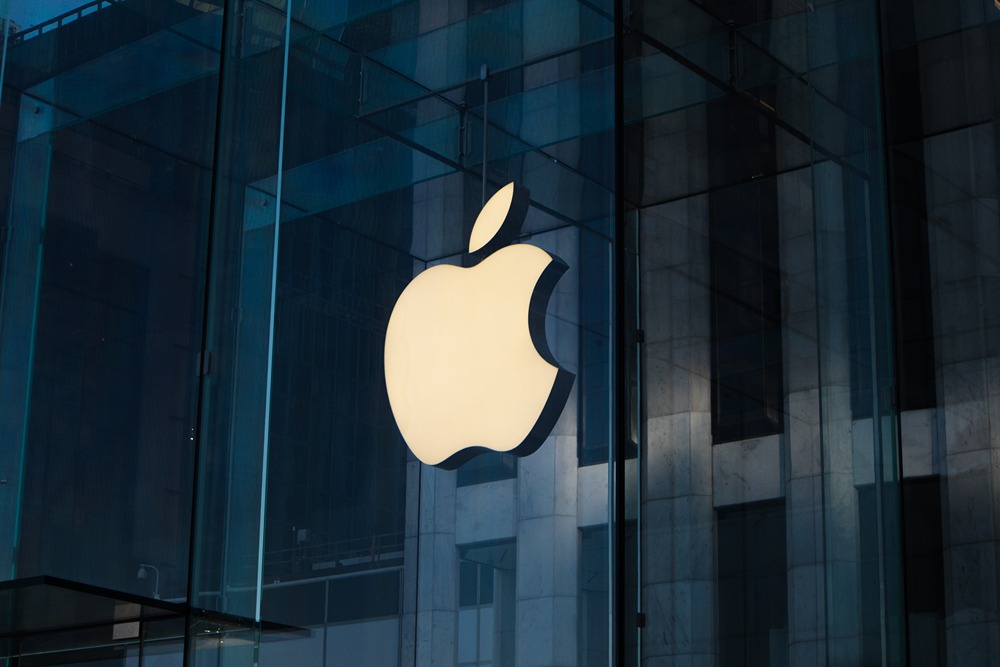 Акции Apple упали на премаркете из-за опасений по поводу роста и конкуренции в сфере ИИ