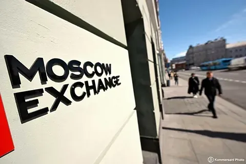 Рынок акций РФ теряет 0,02% перед заседанием ЦБ 6 июня